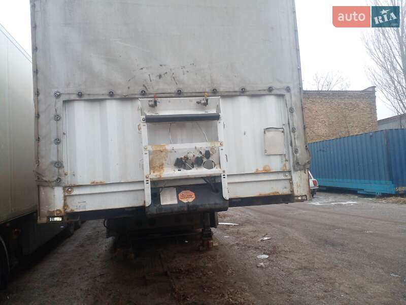 Бортовой полуприцеп Krone SD 2007 в Вышгороде