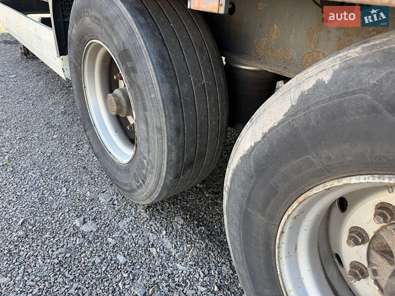 Бортовий напівпричіп Krone SD 2007 в Сарнах