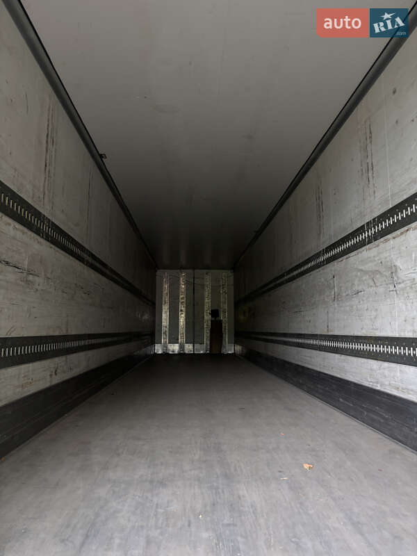 Изотермическая будка Krone SD 2011 в Ровно