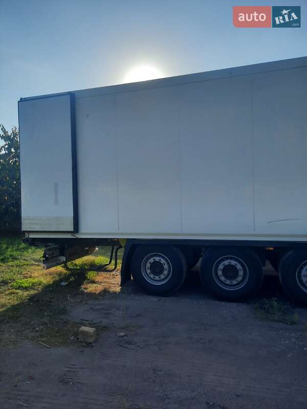 Рефрижератор полуприцеп Krone SD 2016 в Ровно