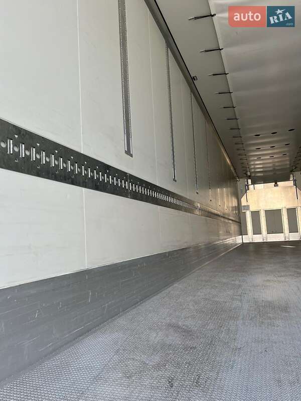 Рефрижератор полуприцеп Krone SD 2016 в Черновцах