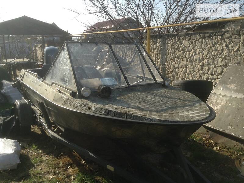 Лодка Крым 1 2016 в Херсоне