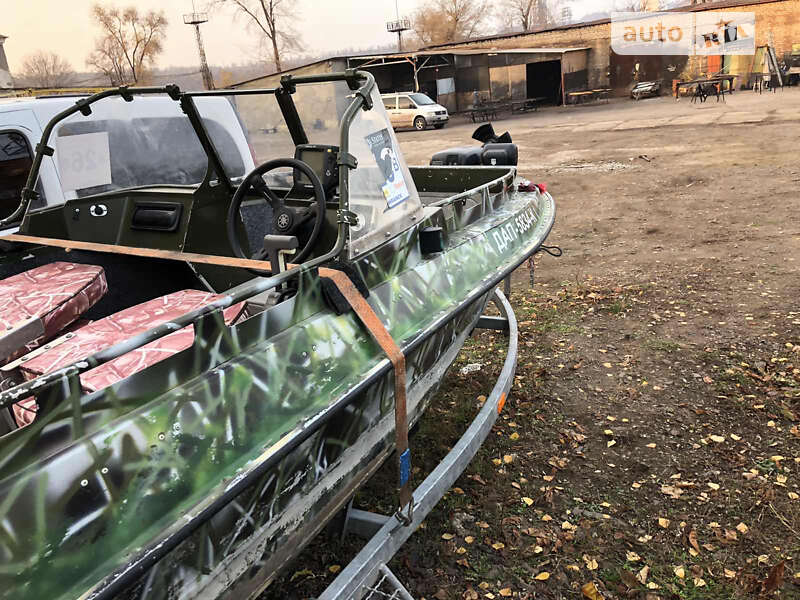 Лодка Крым М 1991 в Кривом Роге