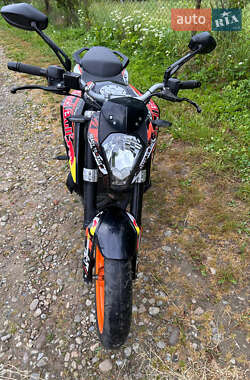 Мотоцикл Без обтекателей (Naked bike) KTM 390 Duke 2015 в 