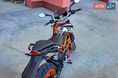 Мотоцикл Без обтікачів (Naked bike) KTM 390 Duke 2014 в 