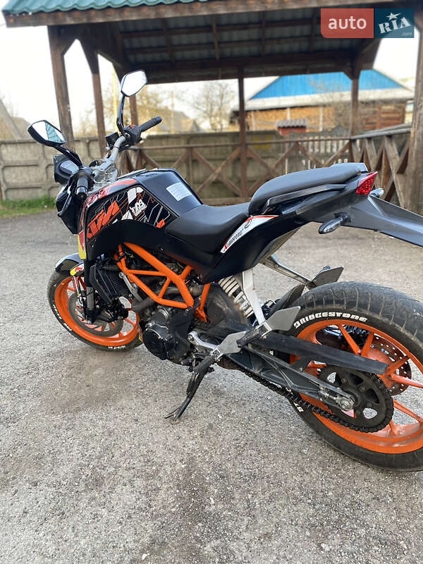 Мотоцикл Спорт-туризм KTM 390 Duke 2015 в 