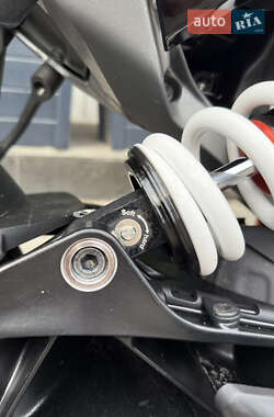 Мотоцикл Без обтекателей (Naked bike) KTM 390 Duke 2024 в 