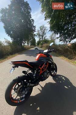 Мотоцикл Без обтекателей (Naked bike) KTM 390 Duke 2023 в 