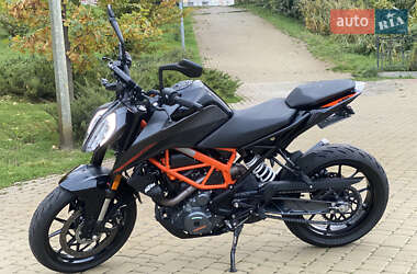 Мотоцикл Без обтекателей (Naked bike) KTM 390 Duke 2023 в 