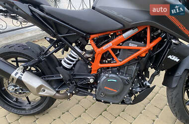 Мотоцикл Без обтекателей (Naked bike) KTM 390 Duke 2023 в 
