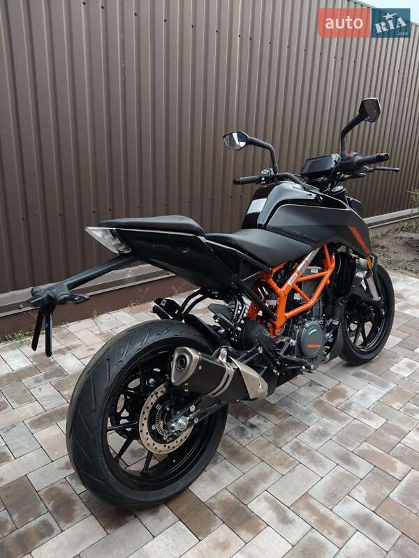 Мотоцикл Без обтекателей (Naked bike) KTM 390 Duke 2023 в Киеве