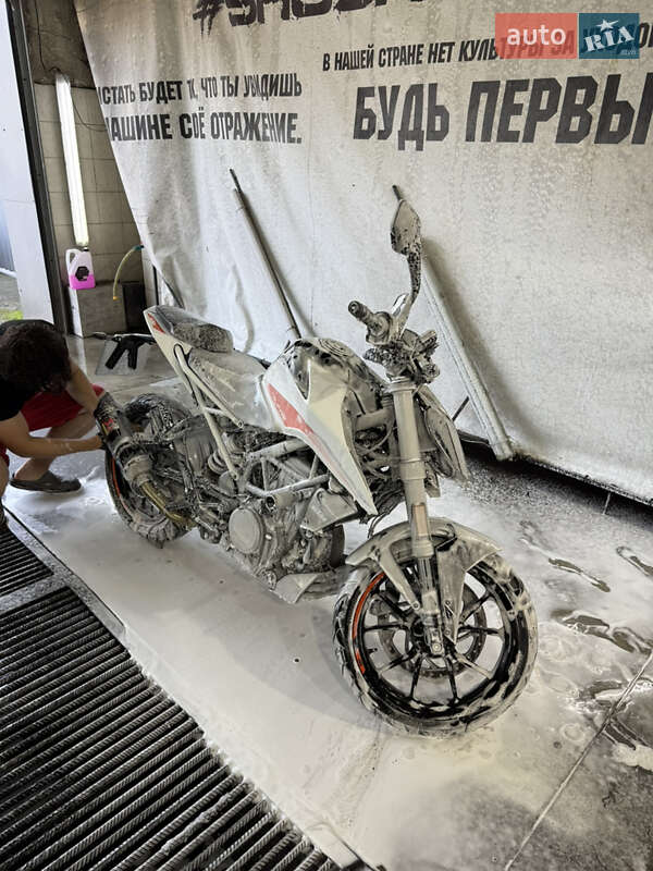 Мотоцикл Без обтекателей (Naked bike) KTM 390 Duke 2024 в Киеве
