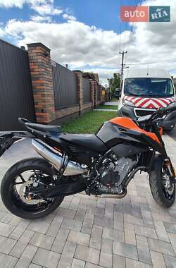 Мотоцикл Без обтекателей (Naked bike) KTM 890 Duke 2021 в 