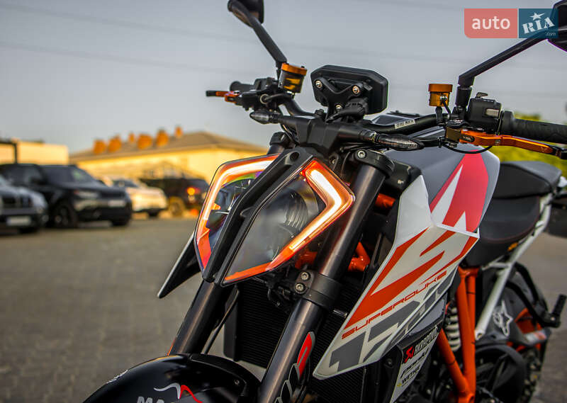 Мотоцикл Без обтекателей (Naked bike) KTM Super Duke 1290 2017 в Черновцах