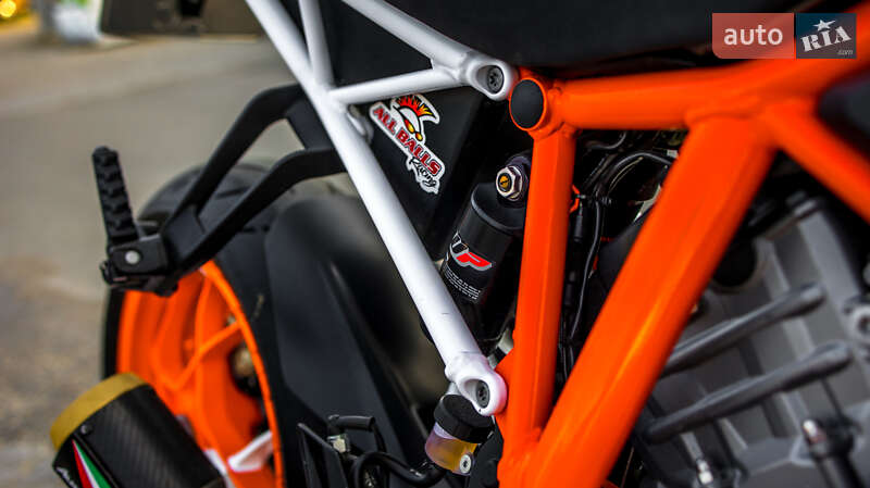 Мотоцикл Без обтекателей (Naked bike) KTM Super Duke 1290 2017 в Черновцах