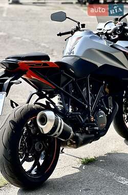 Мотоцикл Спорт-туризм KTM Super Duke 1290 2016 в 