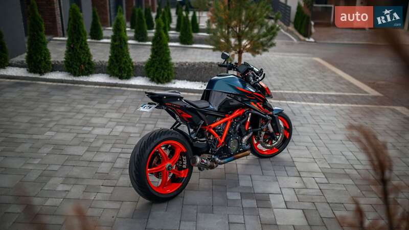 Мотоцикл Без обтекателей (Naked bike) KTM Super Duke 1290 2023 в Черновцах