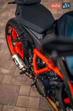 Мотоцикл Без обтекателей (Naked bike) KTM Super Duke 1290 2023 в 