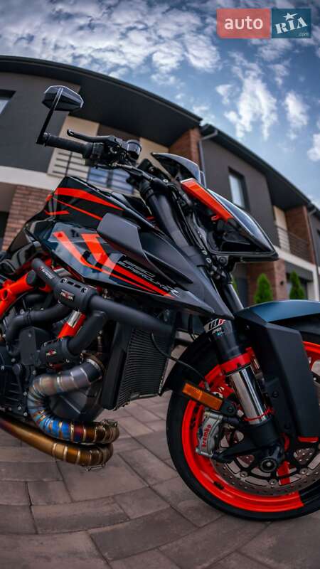 Мотоцикл Без обтекателей (Naked bike) KTM Super Duke 1290 2023 в Черновцах