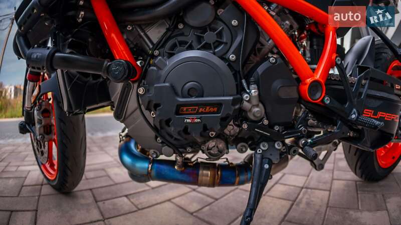 Мотоцикл Без обтекателей (Naked bike) KTM Super Duke 1290 2023 в Черновцах