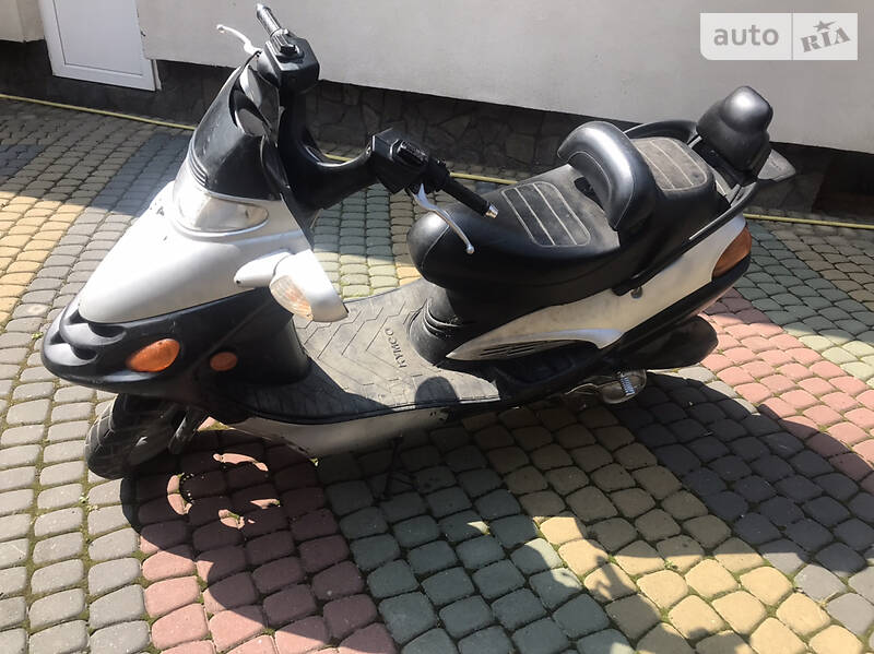 Макси-скутер Kymco Dink 2005 в Тячеве