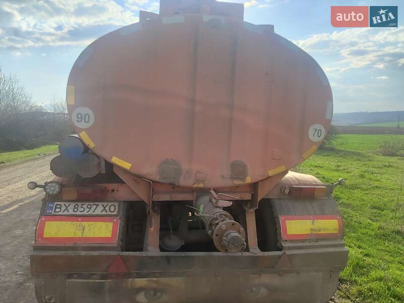 Цистерна напівпричіп КЗАП 9385 1990 в 