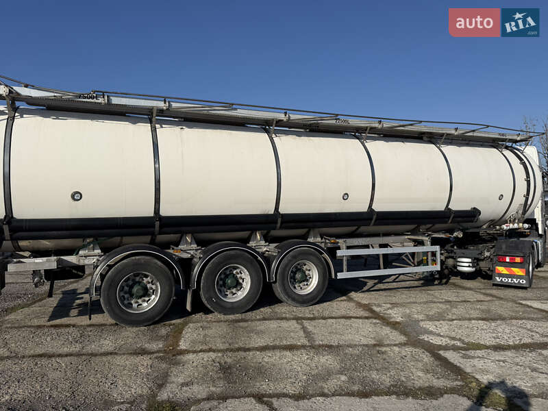 Цистерна напівпричіп LAG 0-3-34KHSL 2005 в Жовкві