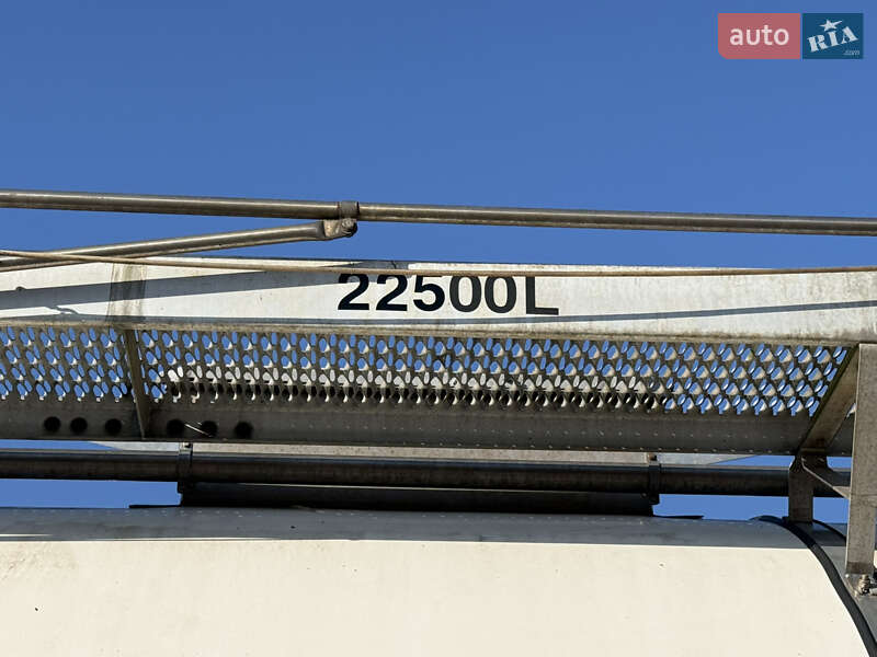 Цистерна напівпричіп LAG 0-3-34KHSL 2005 в Жовкві