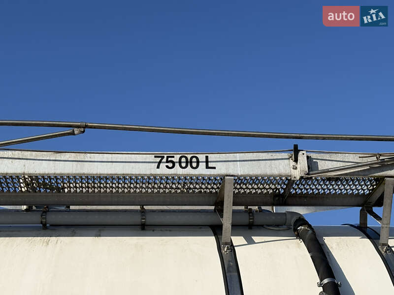 Цистерна напівпричіп LAG 0-3-34KHSL 2005 в Жовкві