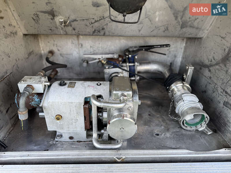 Цистерна напівпричіп LAG 0-3-34KHSL 2005 в Жовкві