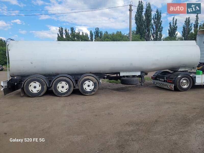 Цистерна напівпричіп LAG 0-3-36 2008 в Новому Бузі