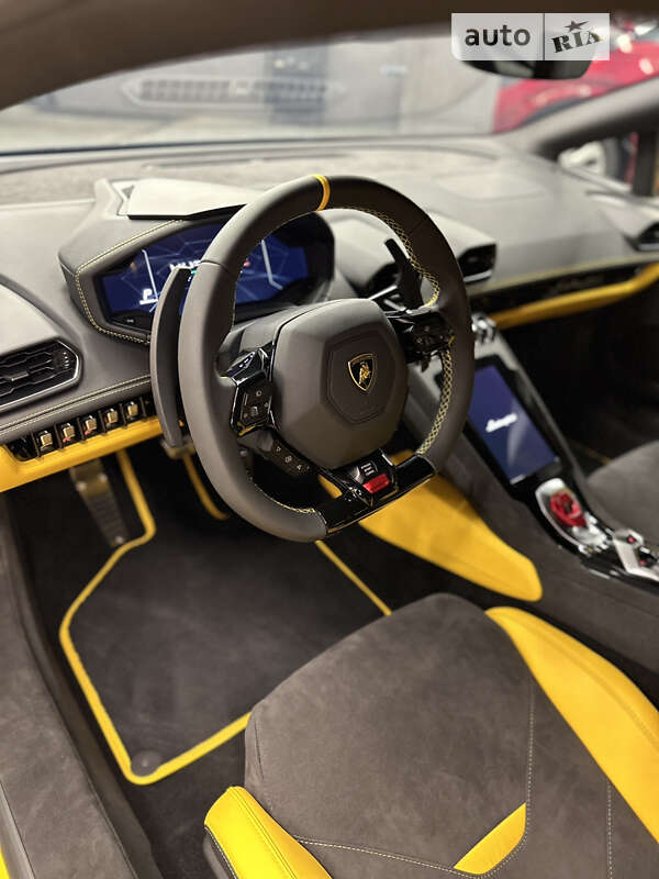 Купе Lamborghini Huracan 2023 в Киеве