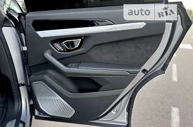 Позашляховик / Кросовер Lamborghini Urus 2020 в  фото 35 Позашляховик / Кросовер Lamborghini Urus 2020 в
