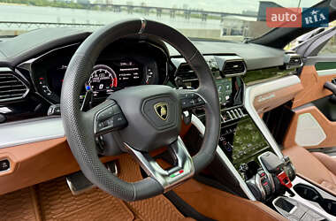 Позашляховик / Кросовер Lamborghini Urus 2020 в 