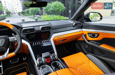 Внедорожник / Кроссовер Lamborghini Urus 2020 в 