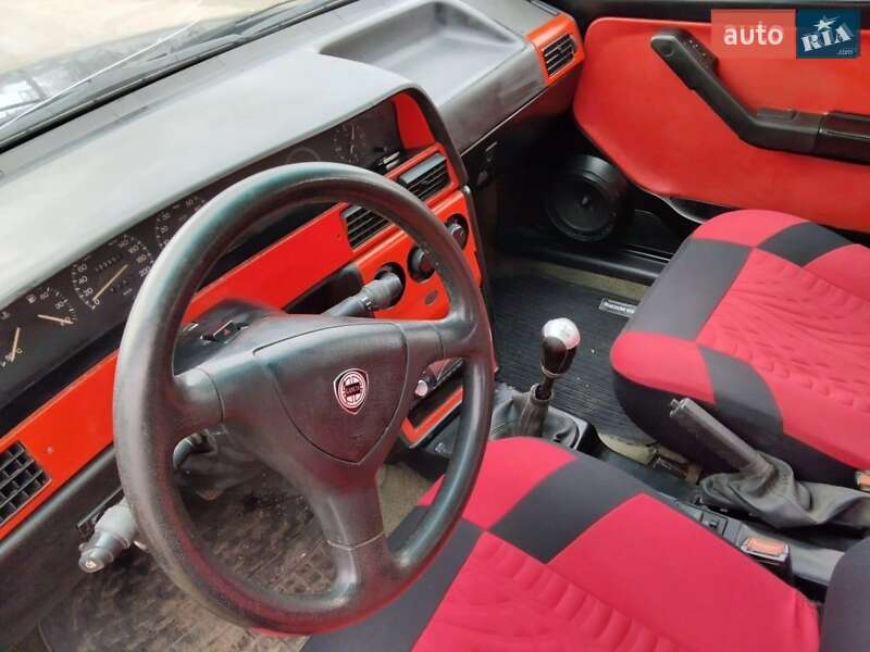Седан Lancia Dedra 1993 в Чугуеве