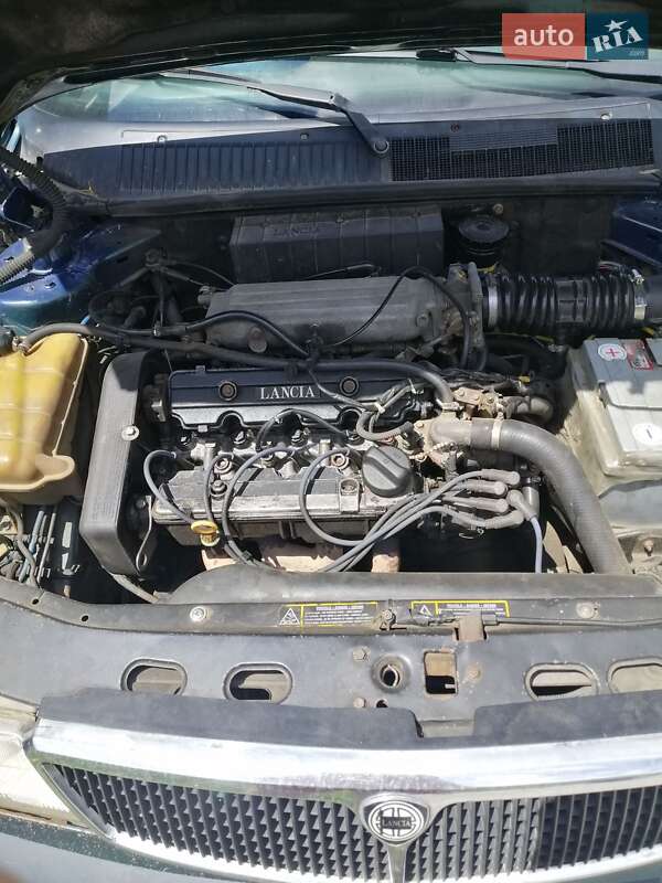 Седан Lancia Dedra 1990 в Полтаве