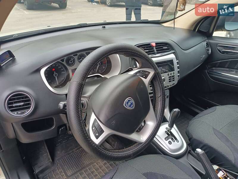 Хэтчбек Lancia Delta 2009 в Киеве фото 11 Хэтчбек Lancia Delta 2009 в Киеве