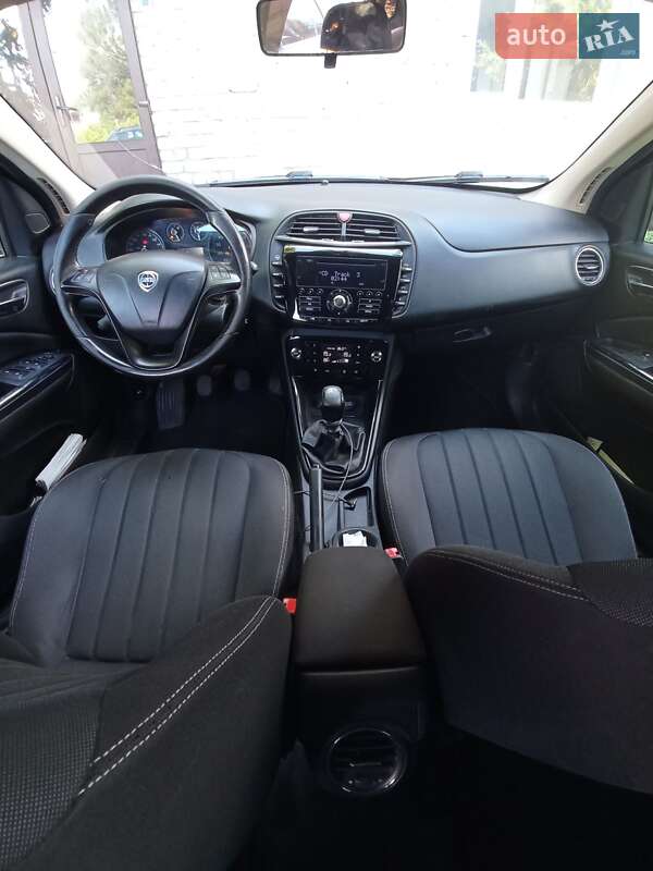 Хэтчбек Lancia Delta 2014 в Олевске