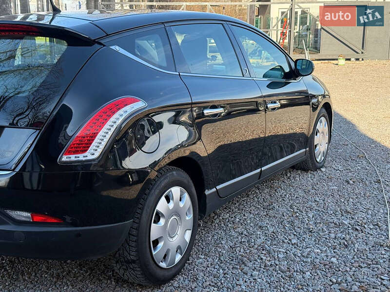 Хэтчбек Lancia Delta 2008 в Стрые