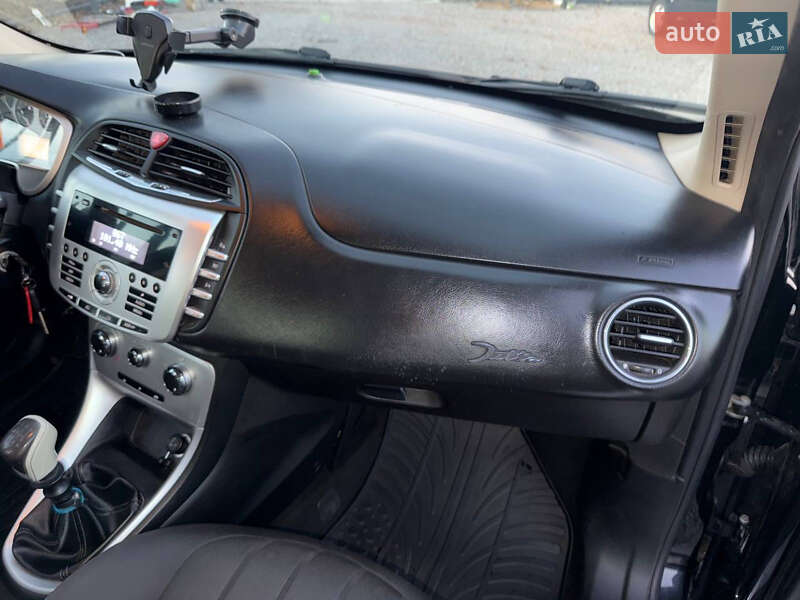 Хэтчбек Lancia Delta 2008 в Стрые