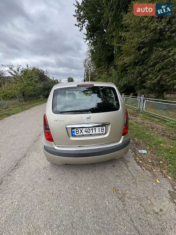 Мікровен Lancia Musa 2007 в Хотині