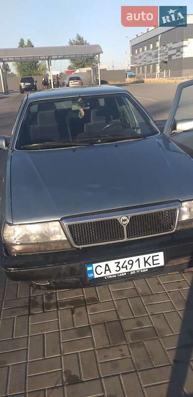 Седан Lancia Thema 1990 в 