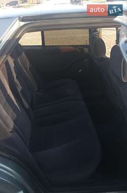 Седан Lancia Thema 1990 в 