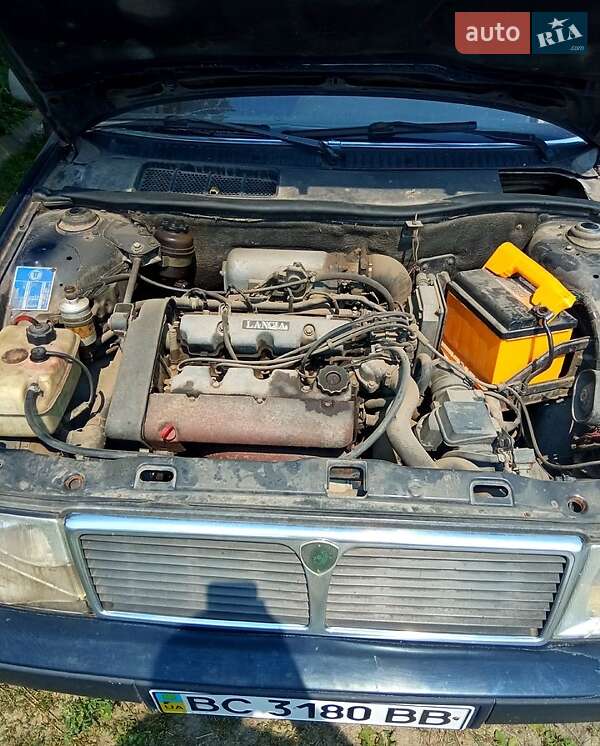 Седан Lancia Thema 1988 в Львове