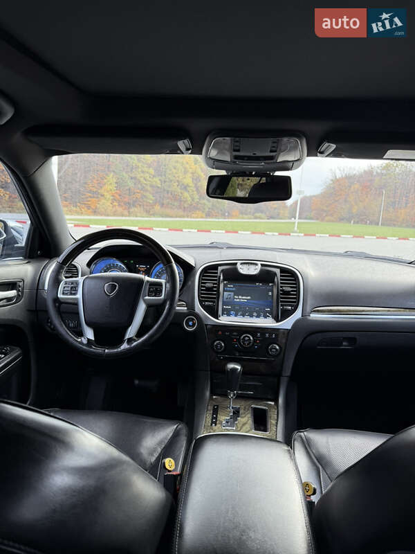 Седан Lancia Thema 2012 в Черновцах