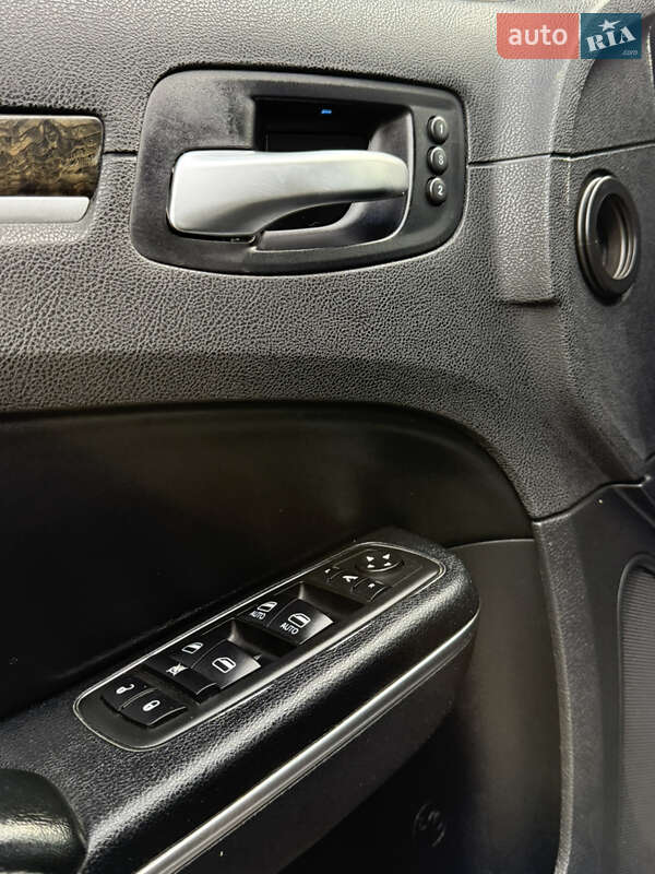 Седан Lancia Thema 2012 в Черновцах