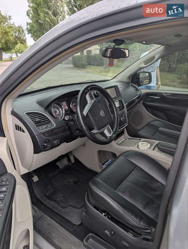 Мінівен Lancia Voyager 2013 в Києві