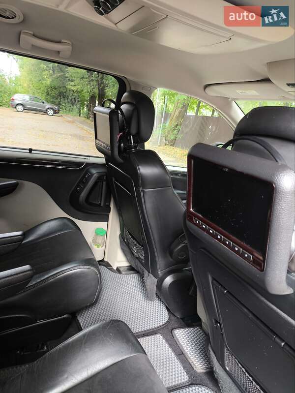 Минивэн Lancia Voyager 2013 в Ивано-Франковске