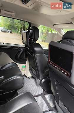 Минивэн Lancia Voyager 2013 в 